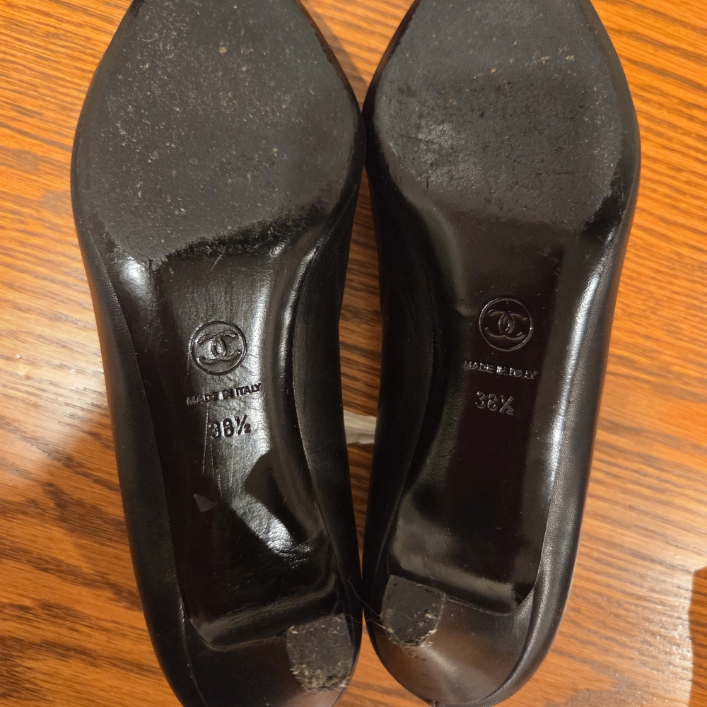 CHANEL Elegant Black Heels - Picture 8 of 10